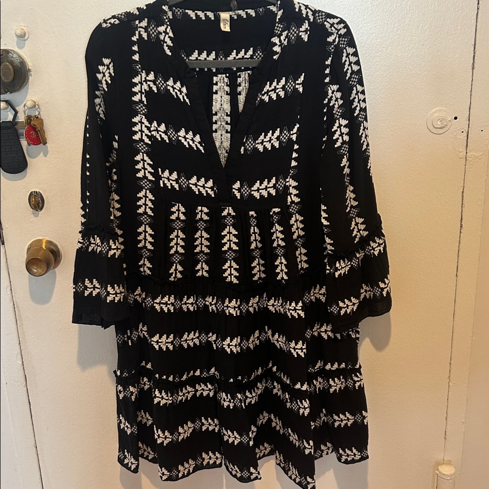 Black and White Printed Dress size M